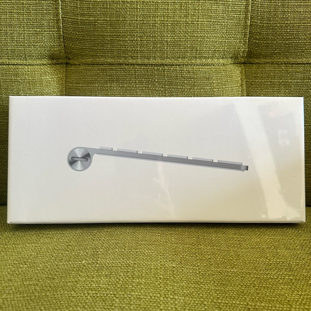 Apple Wireless Keyboard MC184LL/B A1314